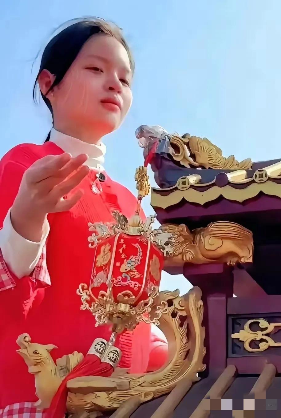 湛江这一出闹剧，村民终于敢吐露实情了。哪里是小妈祖的车推不动？分明是推车的人心里