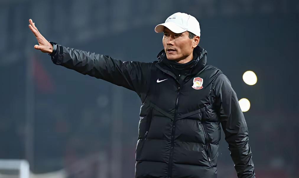 邵佳一的新一届国足人选更多应该是短期过渡外加人情世故，由于优秀年轻人都在U23国