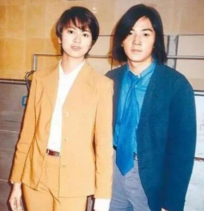 1999年，23岁的梁咏琪与32岁的郑伊健同居，背后藏着她想逃离英皇老板杨受成管