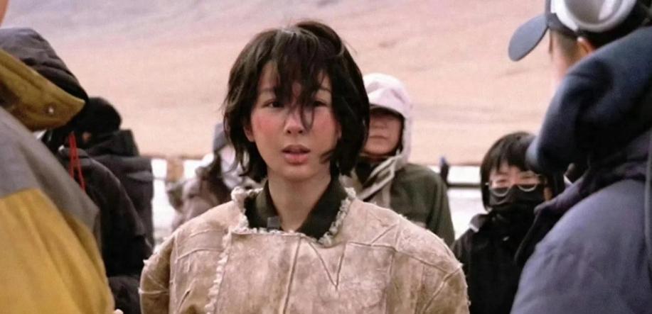 来一波杨紫胡歌路透照，差点没认出来，这也太拼了！当下《生命树》剧组为了更好的还