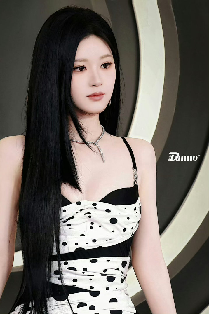 虞书欣赵露思同场活动状态，🐟确实没有赵露思高级