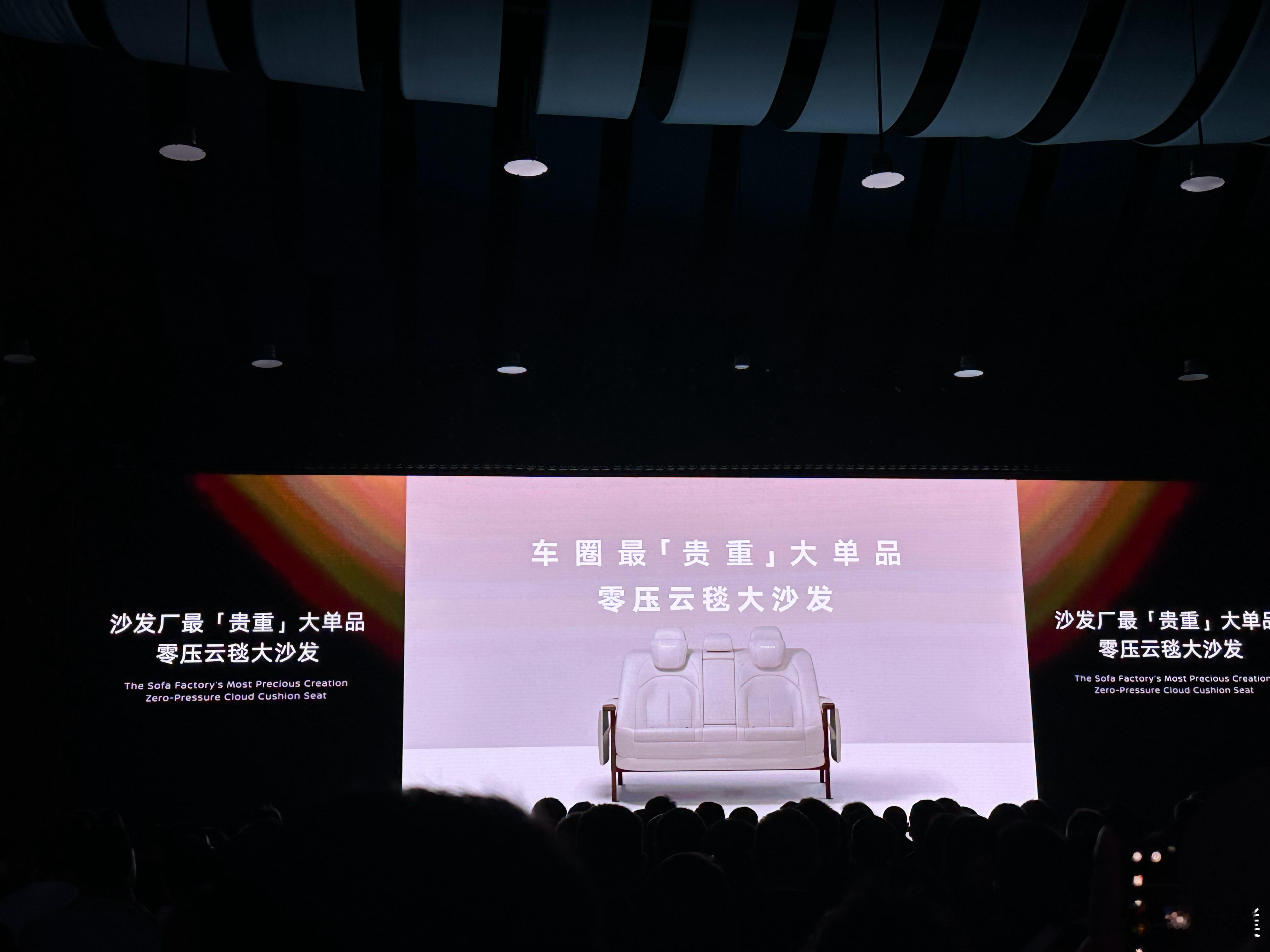 日产把车内的沙发直接搬到客厅里，有点心动了怎么办？