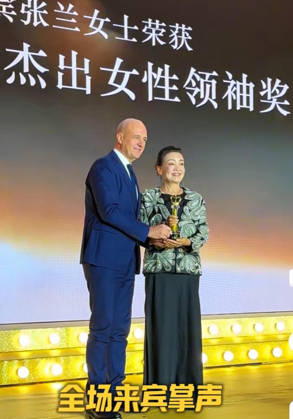 为张兰点赞👍这个奖不容易。