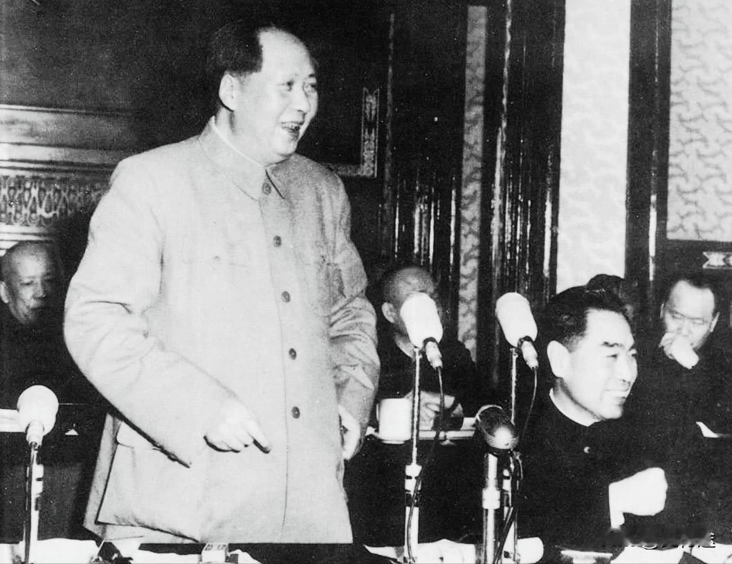 毛主席三次警告美国；第一次警告:抗美援朝不要越过三八线。第二次警告:炮击金