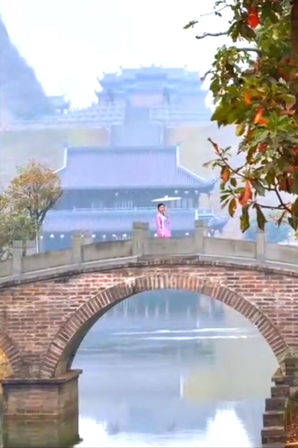 越南搞了个“中国风景区”，现在已经成了越南拍古装剧的影视基地。在越南宁平山谷