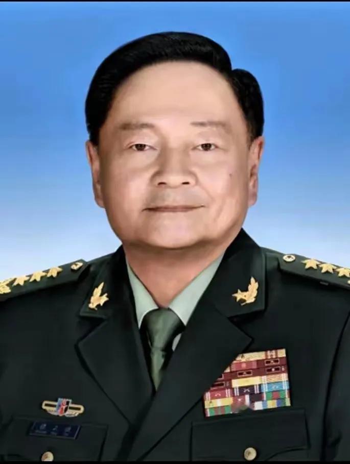 军队腐败，要亡国亡党的。我们党从胜利走向胜利，与人民坚决支持有关。我们现在处在转