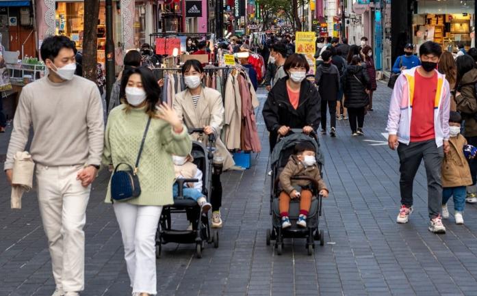 韩国生育率突然上来了，这是因为，韩国终于发现了解决单身男性结婚难题，到底症结在哪