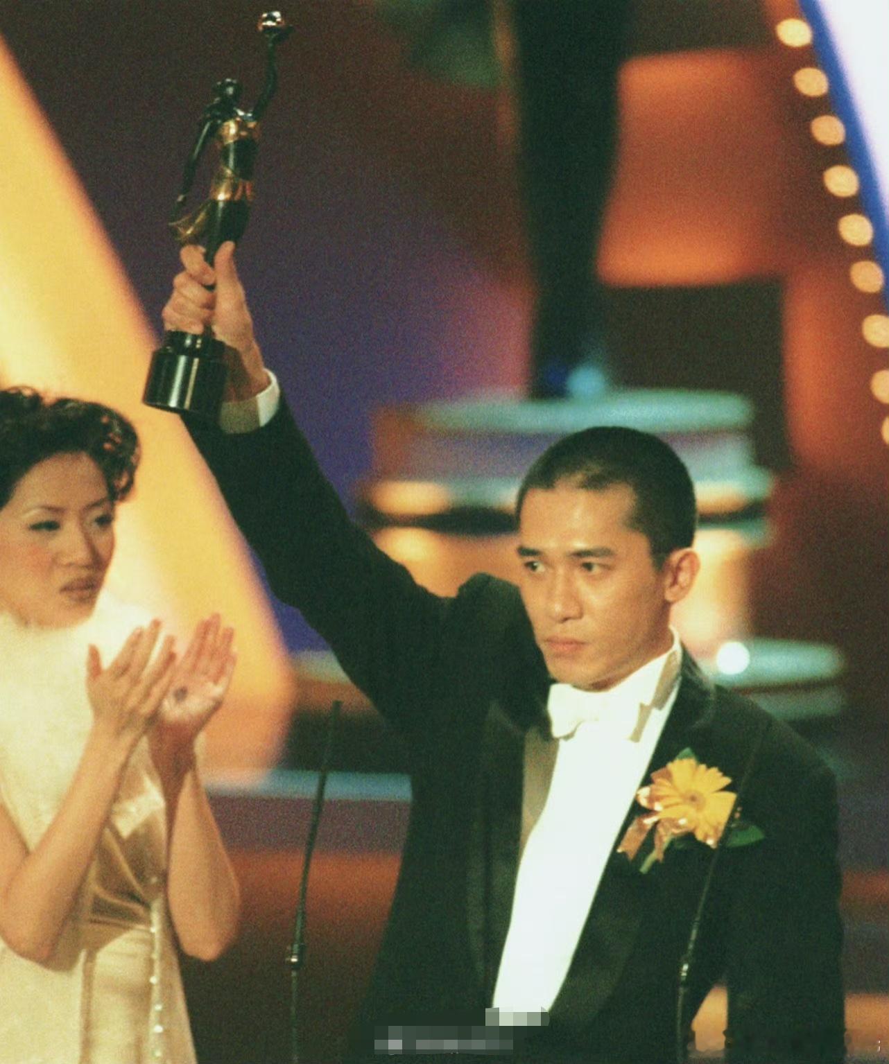 尔冬升说2027金像奖悬了去年下半年，尔冬升接受采访时表示2027金像奖悬了，原