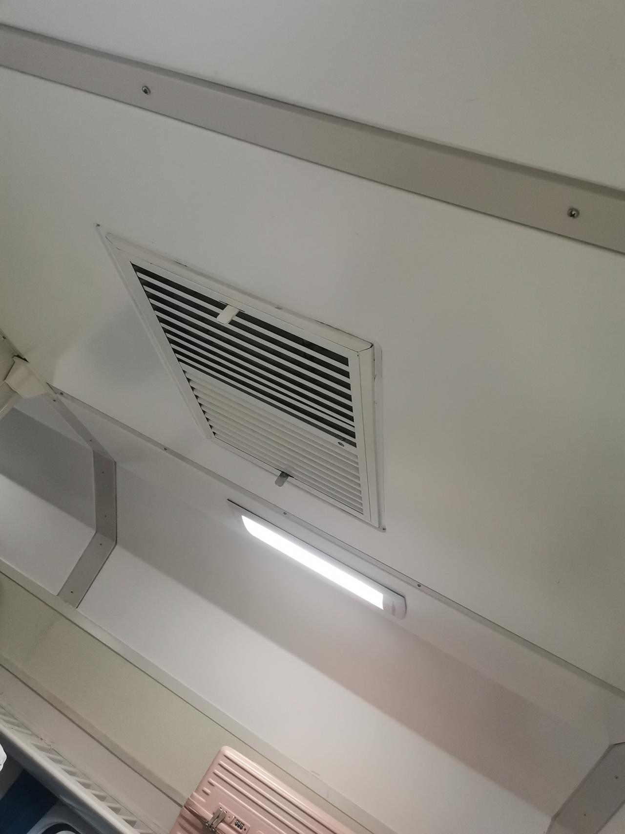 睡觉不宁一声吼昨晚上，我躺在卧铺上要睡觉，估计十二点多，耳边响起几个月大的婴