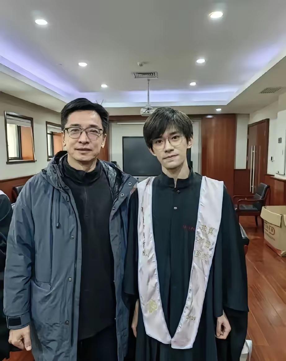 娱乐圈这是要“变天”了吗？昨天中戏表演系原主任陈刚主动投案了，没想到今天，易