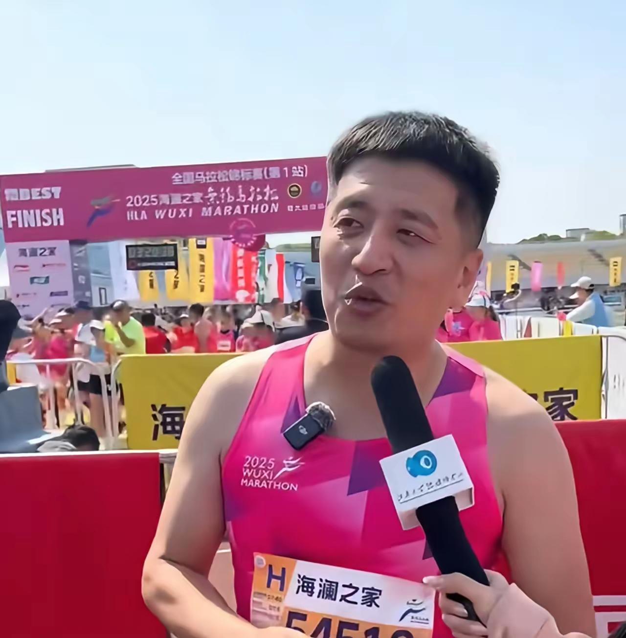 事实再一次证明：听人劝，吃饱饭！张雪峰直播的时候，看到有一条弹幕说他嘴唇发紫