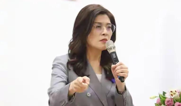 新竹、彰化难整合，郑丽文回应来了，深刻体会到“家和万事兴”的重要！9月14日，郑