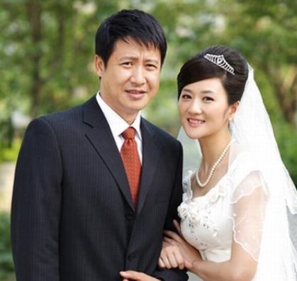 2004年，前妻嫌弃张国强没有本事赚钱，执意要和他离婚，张国强苦苦挽留，最终前妻