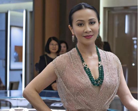 当年香港几乎人人都知道刘嘉玲被绑架一事背后是谁所为，可真正敢公开点名、敢动这帮人