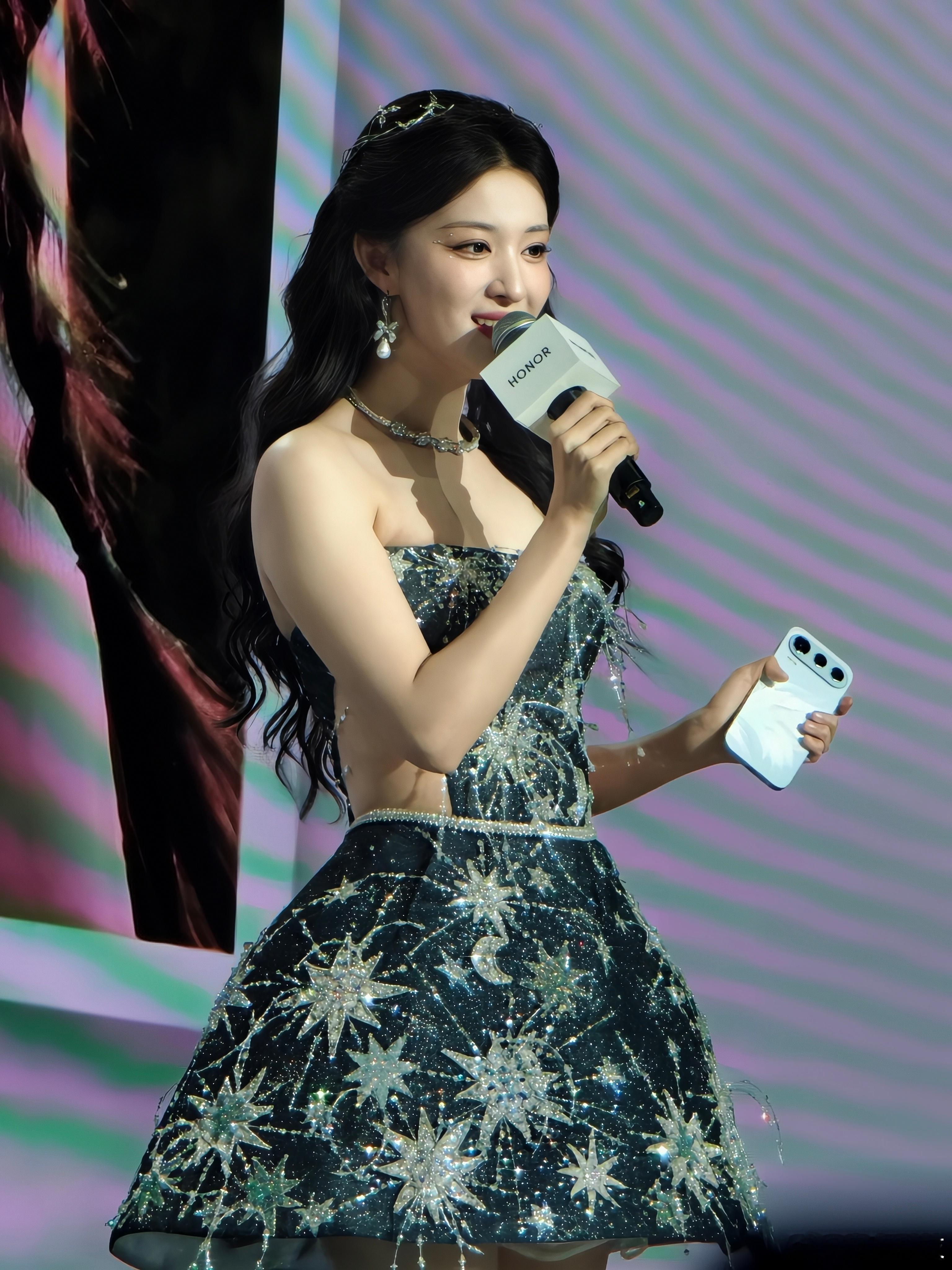荣耀600发布会上王楚然这段表演真的太美了！关键还得是本人够好看(♥∀♥)盘哥现