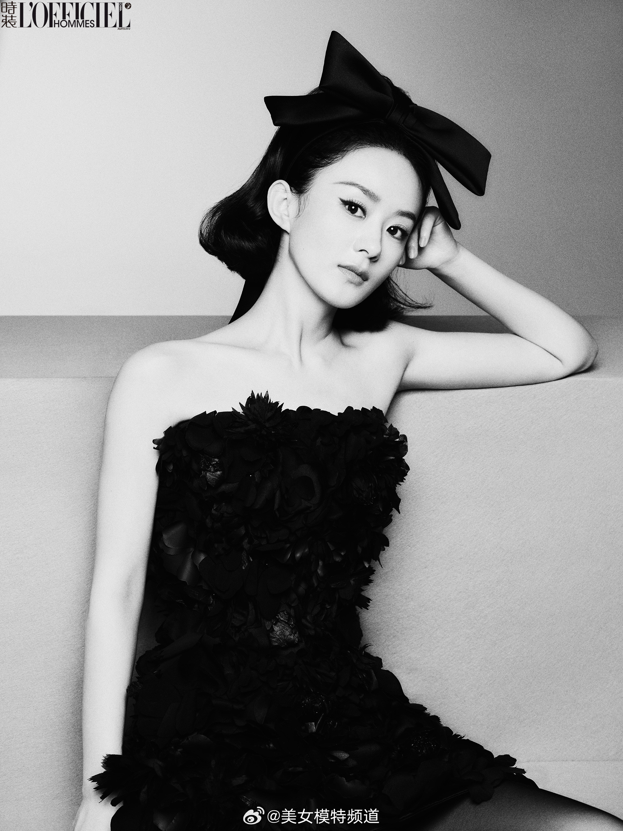 赵丽颖黑色穿搭封面写真