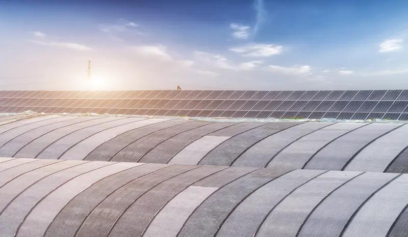 光伏企业未来发展面临着诸多变数与机遇。从今年1-10月数据看，光伏制造端各环