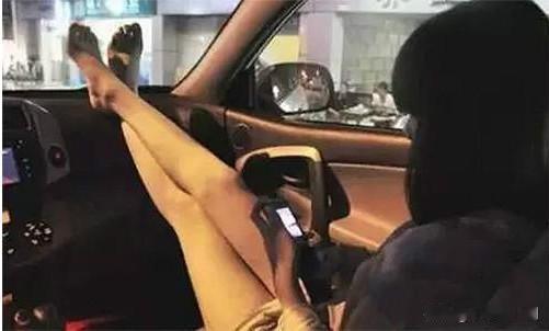 河南台乡村，观察的这段实拍视频，把情侣相处里最容易被忽略的“小事里的大问题”摊在