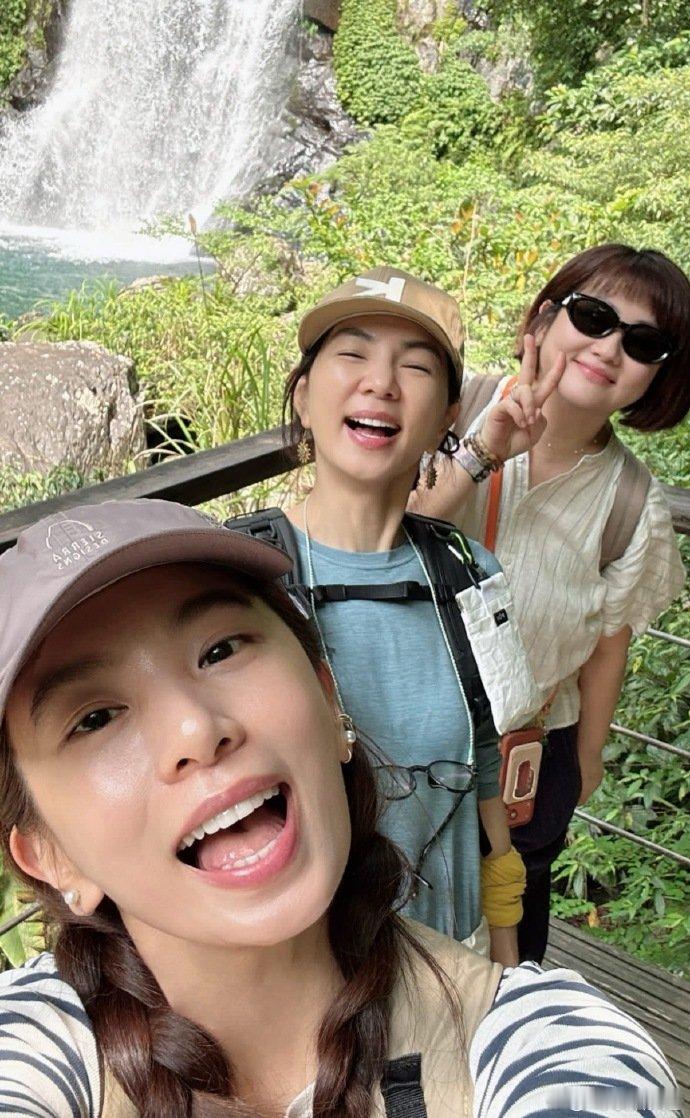 she合体爬山了SHE爬山she合体爬山了，好美好啊