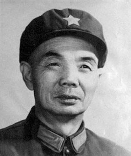 有一位开国中将，名气不是很大，却当过大军区司令员，也当过大兵种司令员。他就是陕北