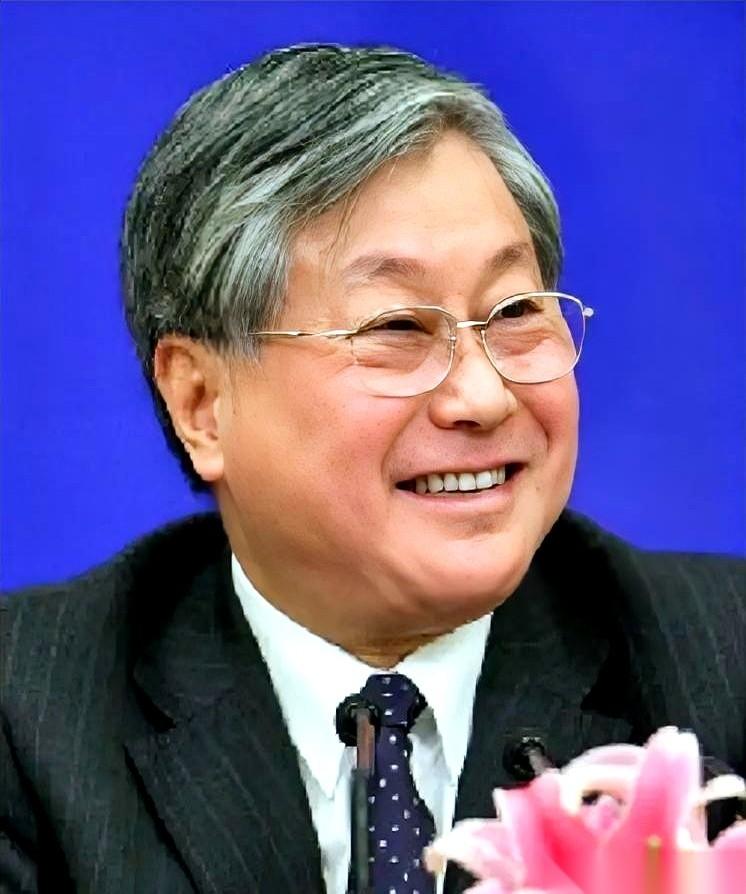 1995年，哈尔滨市长汪光焘，扔下一个“炸弹”。他要把全城最核心的主干道之一，中
