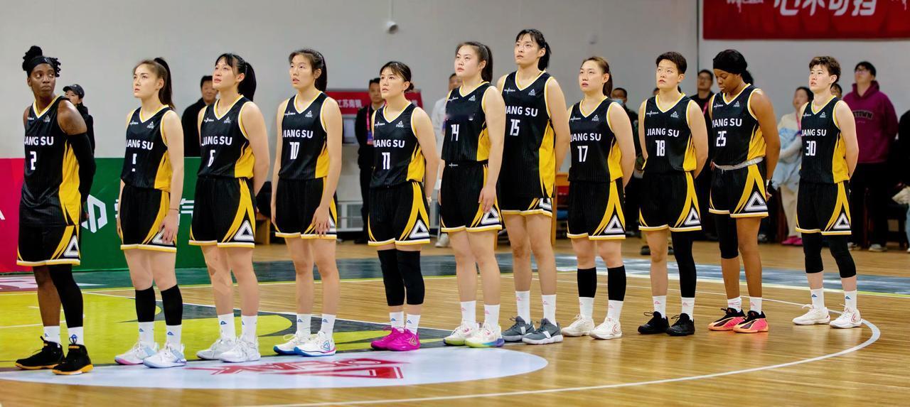 今天江苏女篮应该要大胜陕西！今天看武汉女篮能否打出自己的实力！今晚山东女篮和