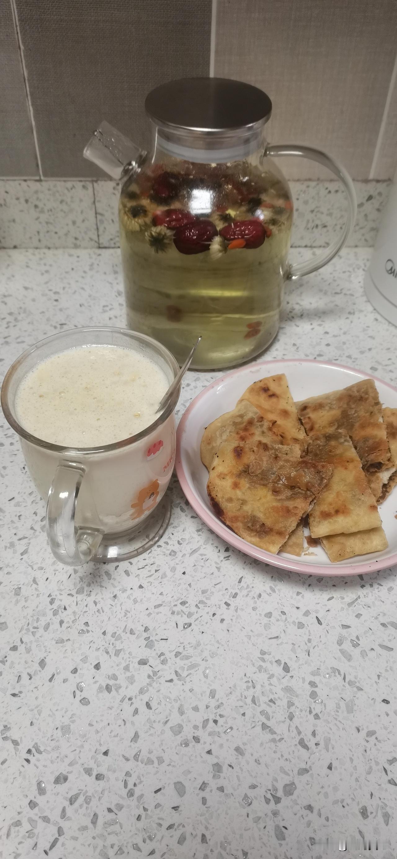 今日减肥打卡第5天体重持续上涨,控制不住了每次我都是败在晚饭上姐妹们,早