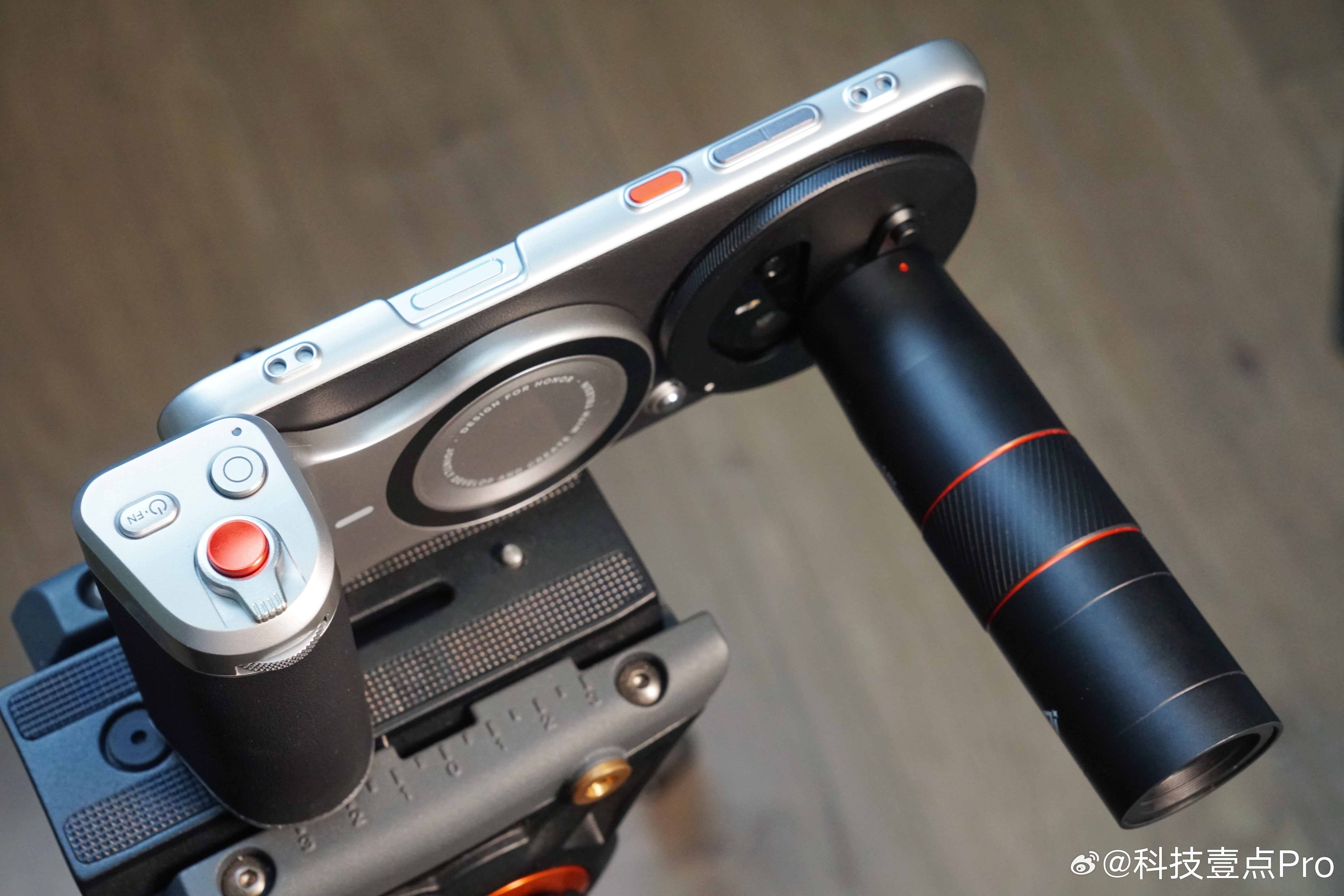 增距镜会成为影像手机标配吗大部分的国产影像旗舰都配上长焦增距镜了，光学变焦的硬件