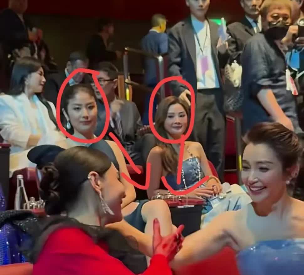 你们可以说张柏芝的颜值不行！你们也可以说张柏芝的演技不行！但是不可否认的
