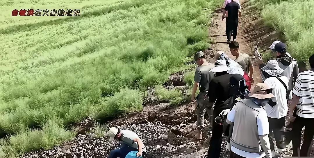 老俞捡垃圾这事儿，做得属实有点不够聪明！捡垃圾虽说是一件好事，可只允许自己去捡