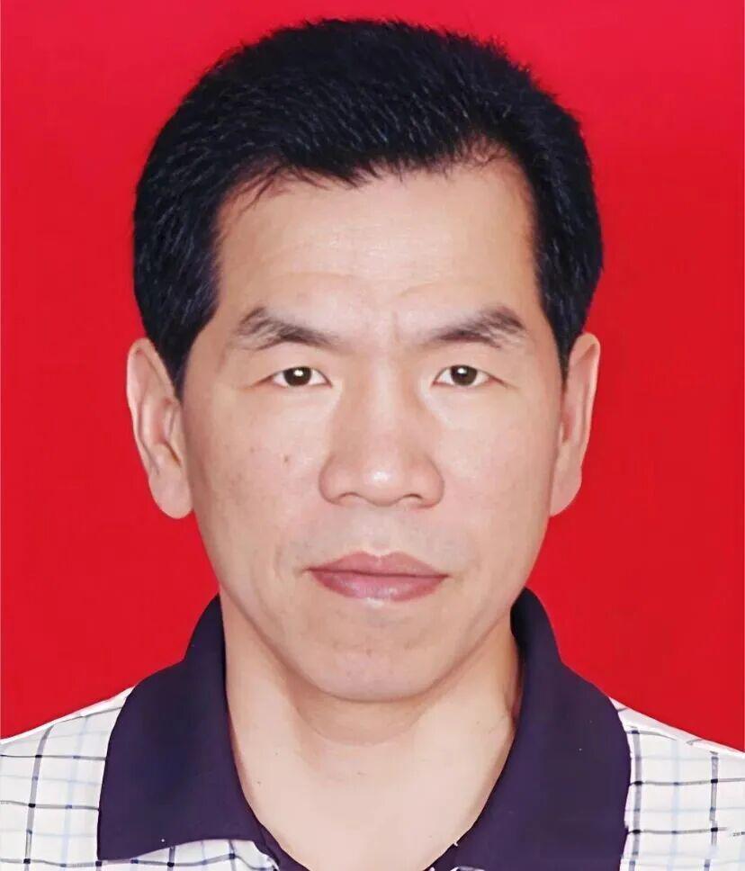 我发现在县城一些单位担任重要职务的人，不少都是教师出身，比如广东云浮市云城区的三