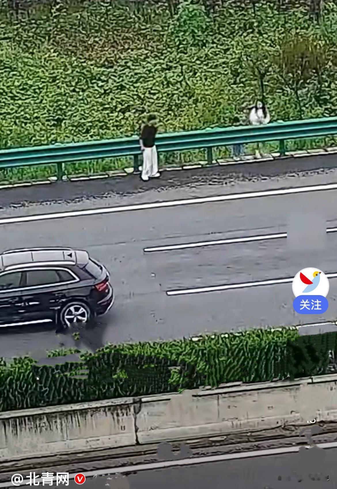 近日，安徽合肥高速路上，一家三口驾驶的小车突发故障，车子直接熄火，彻底无法移动，