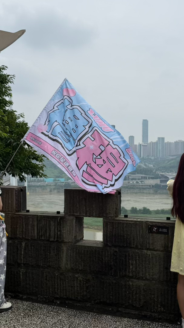 哈哈哈哈哈哈啊哈哈哈哈好搞笑啊怎么没到一个地方都会随机刷新一个lmp