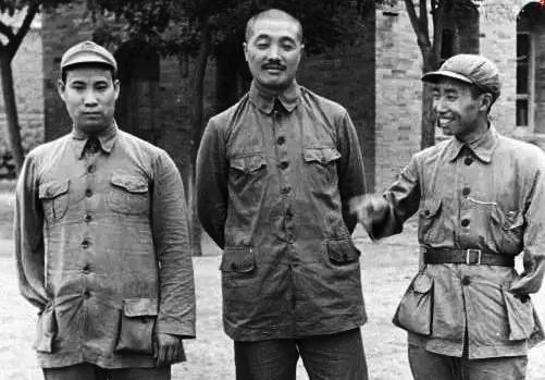 1951年，原马家军改编的解放军7师，部分官兵发动叛乱。王震叫来7师师长，质问：