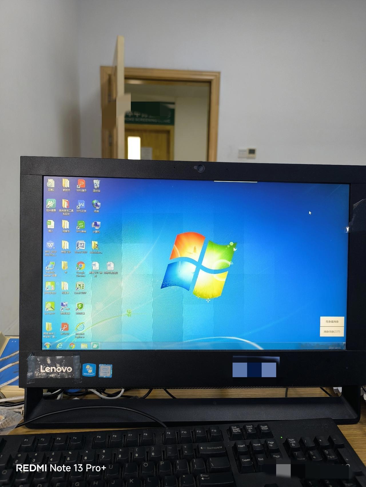 你们这些医生就是没有医德，我老公都瘫在那里快半年了，你们都不管。刚刚看完一个病