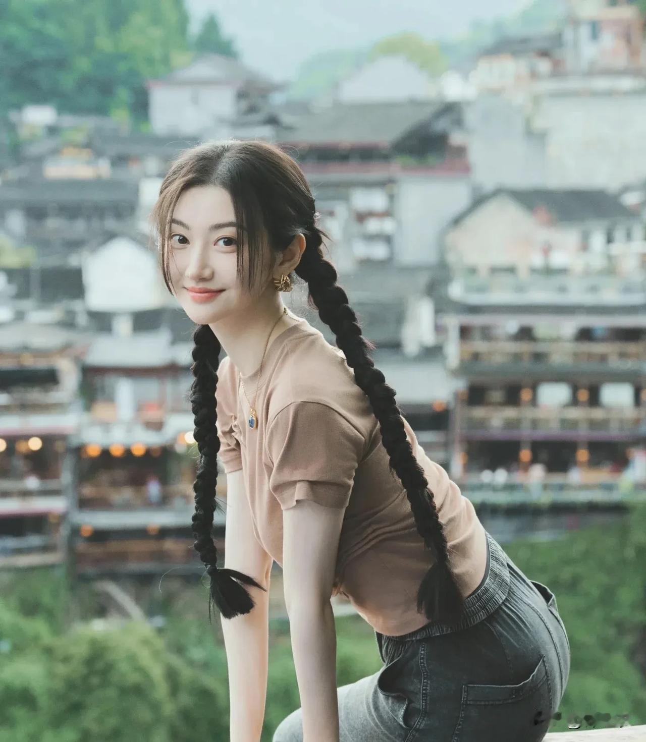 感觉景甜不是很会选剧本，因为她二十多岁的时候就演了那么几部剧，而她但凡是拍仙侠类