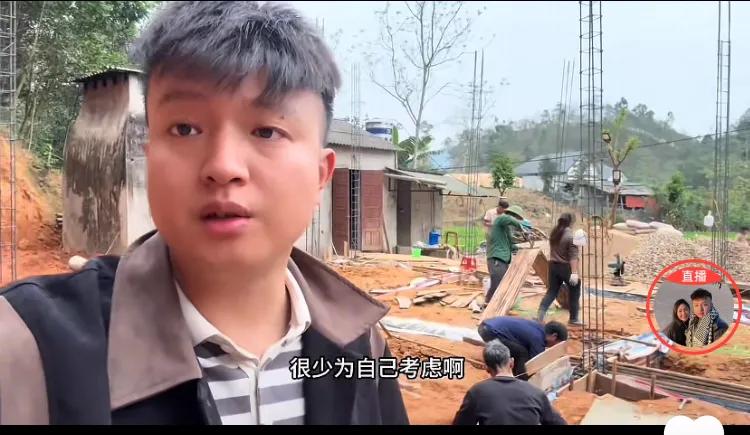 小叔建房第六天，总算请到了二个大师傅，再加上老丈人和五叔的协助，地圈梁的铺设全面