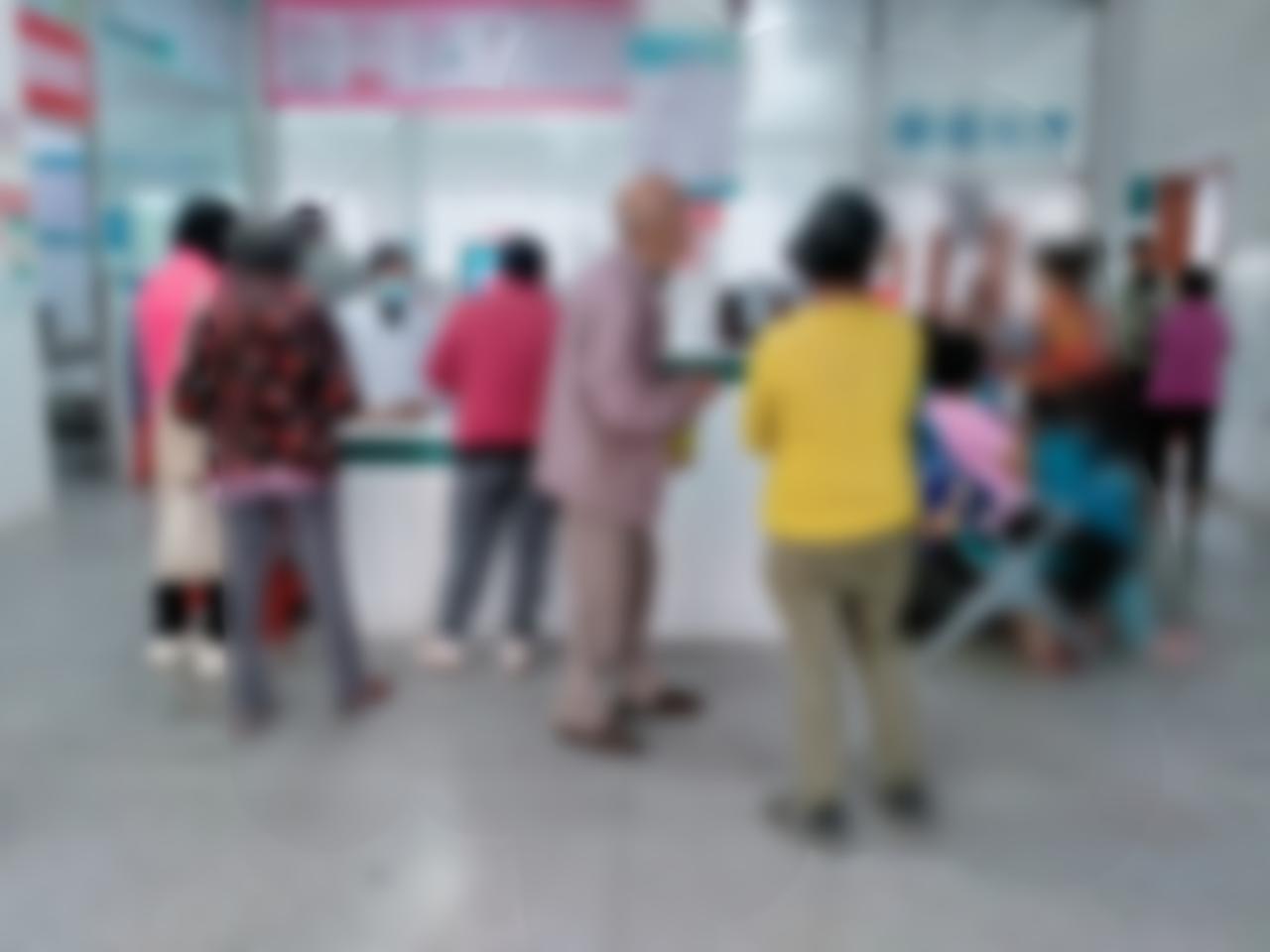 今天早上，儿子一起床就说喘不过气来，吓得我要命，吃完早餐帮他请了一天的假，赶紧带