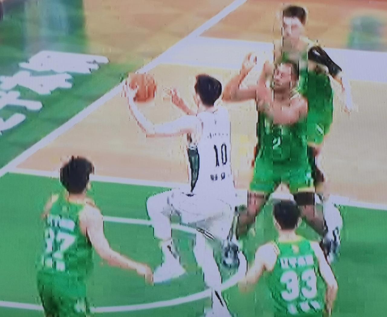 辽宁队什么时候能有这样的投手呢？昨晚与南京队的比赛，对方外援大前锋马利克真是让