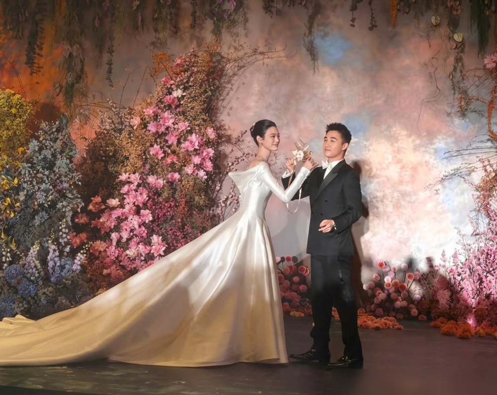 奚梦瑶未婚先孕我可以理解，奚梦瑶补办婚礼我也可以理解。我们普通人过日子，婚礼办一场就算圆满了，亲戚朋
