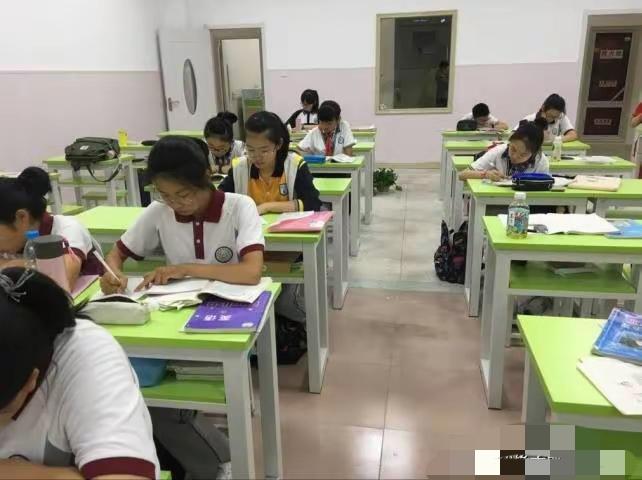 7名教师补课被重罚；家长：两月8000工资撑不起孩子一个月补课费补课风波：7