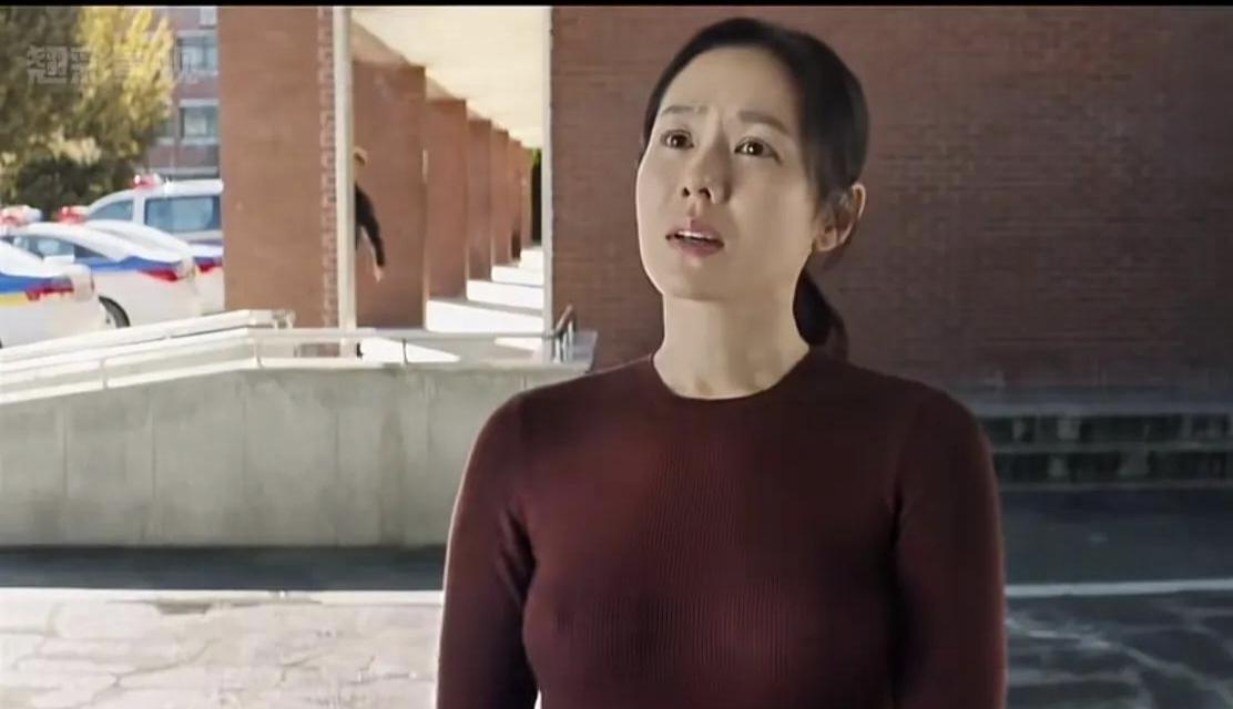 孙艺珍产后复出，荧幕首秀就脱了。不是浪漫爱情，是赤裸裸的绝望。她演的妈妈，为