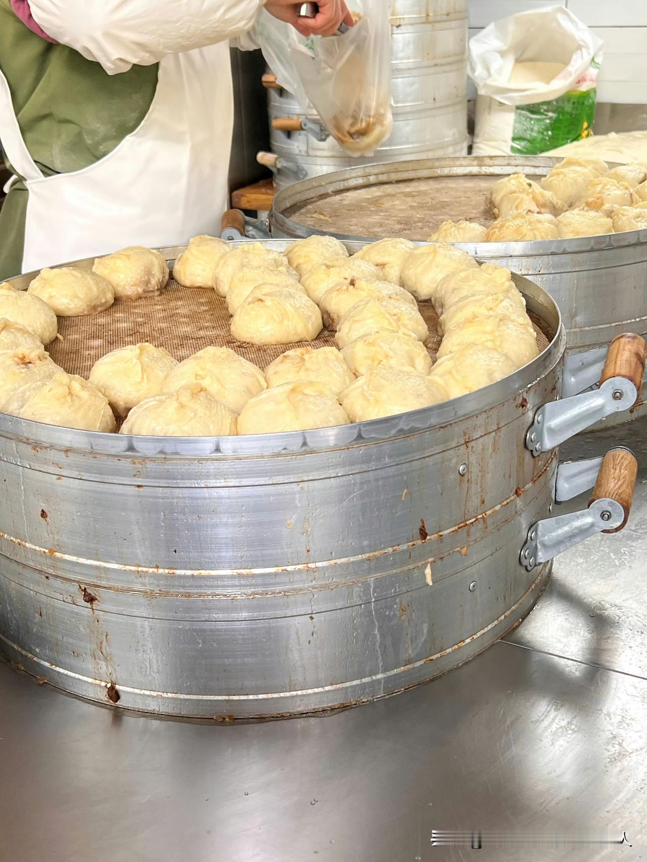 现在的亲戚真是没人情味多了金钱观，什么都用金钱衡量！我姑姑的包子店就在我们小区楼