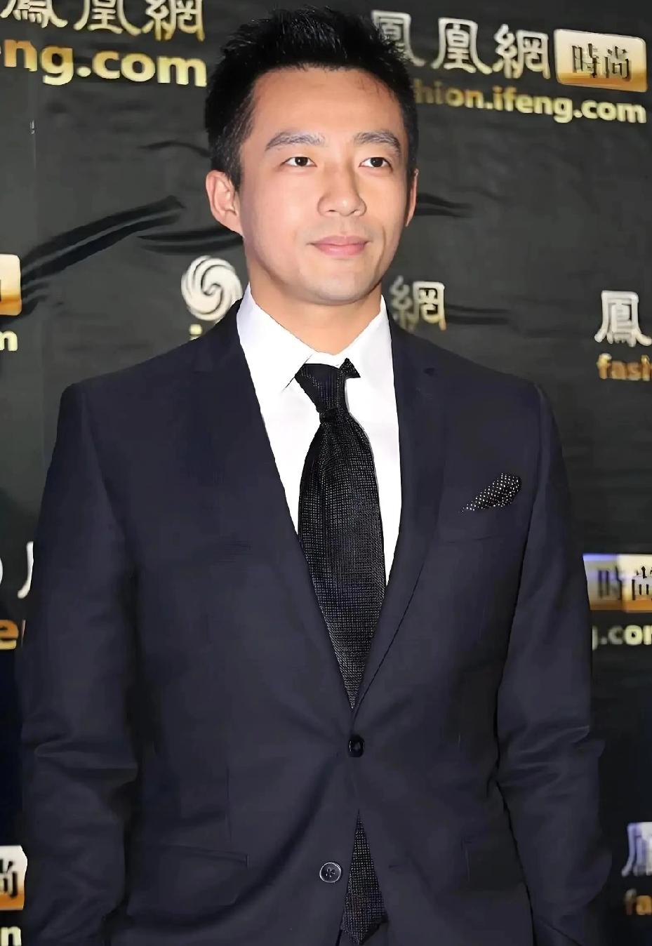 汪小菲这次直播开骂属实有点上头了，40岁的人，三个孩子的父亲还搞不明白自己母亲的