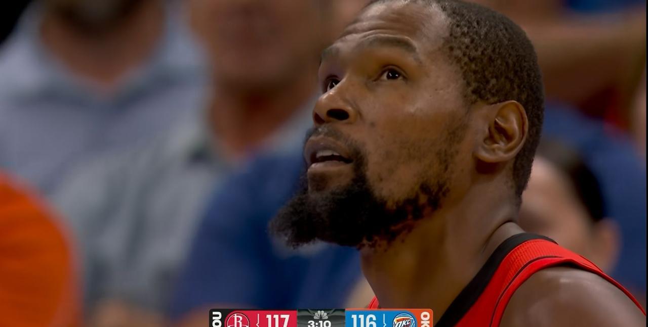 前NBA著名球星考辛斯真是太懂球了！在今天火箭客场以124：125惜败于雷霆的赛