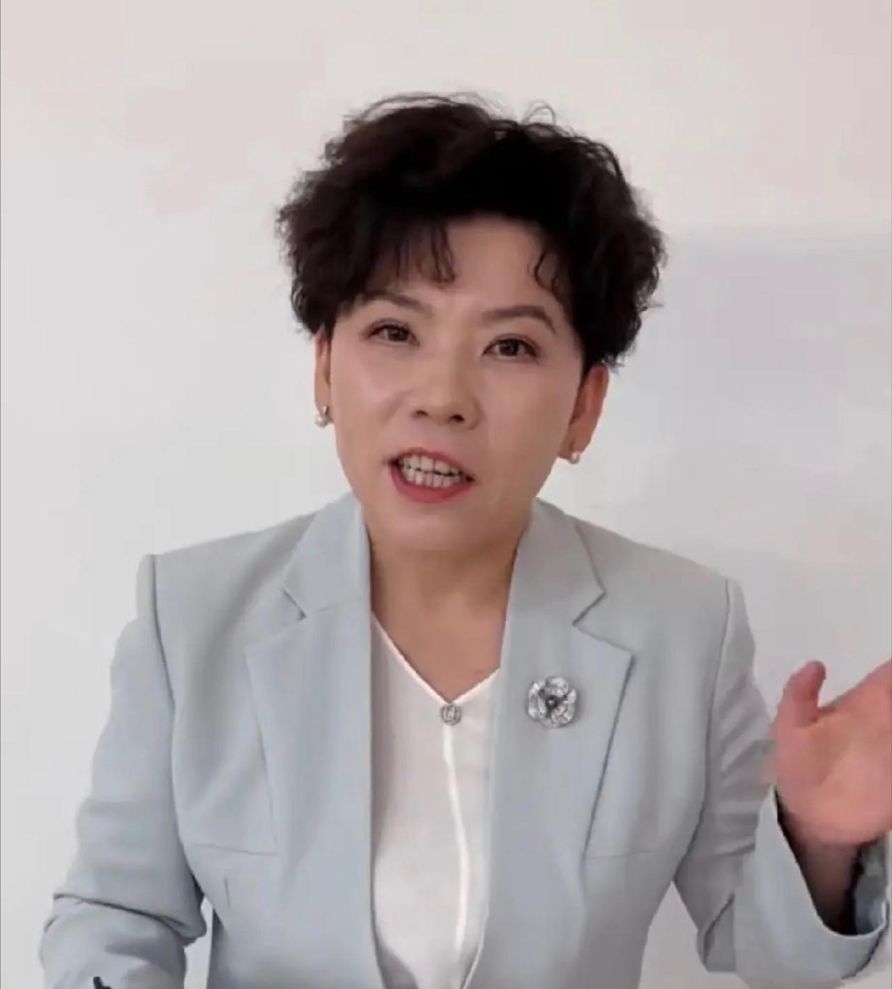 邓亚萍眼中的张本智和：张本的基本功很扎实，这一点在各种比赛能看出。反手能力