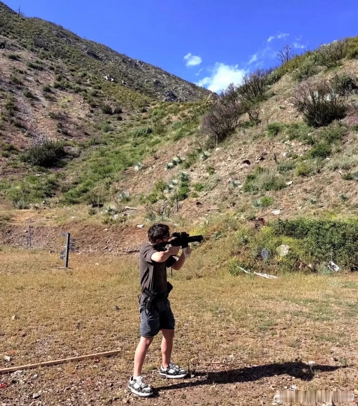 王思聪其实是最清醒的富二代，钱在账上永远是假的，自己花了才是真的。