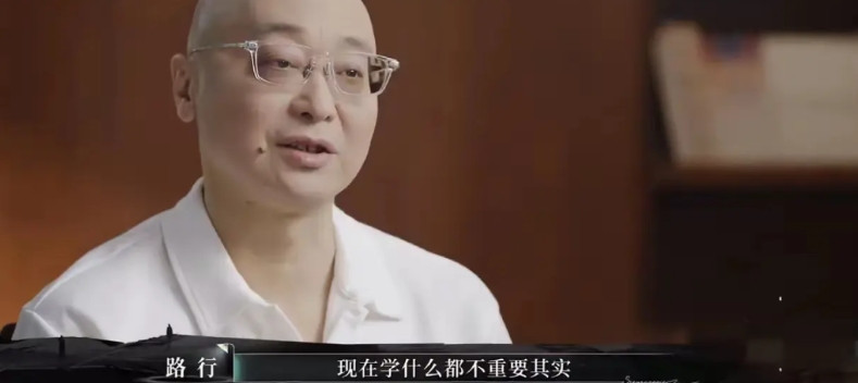 身价过亿的男人，说起话来够狠，句句打醒恋爱脑！自己老婆邓莎，演员出身，年轻漂