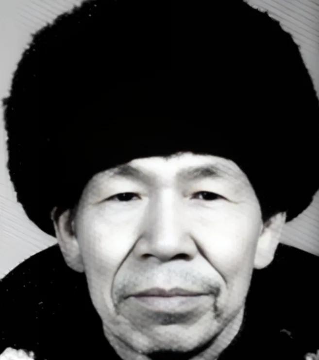 他是四川一老农，104岁离世，子女收拾他遗物时，却吓了一大跳，他没有留下任何遗产