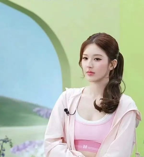 赵露思和白鹿现在都偏爱网感妆